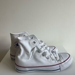 Converse High Top barely worn
